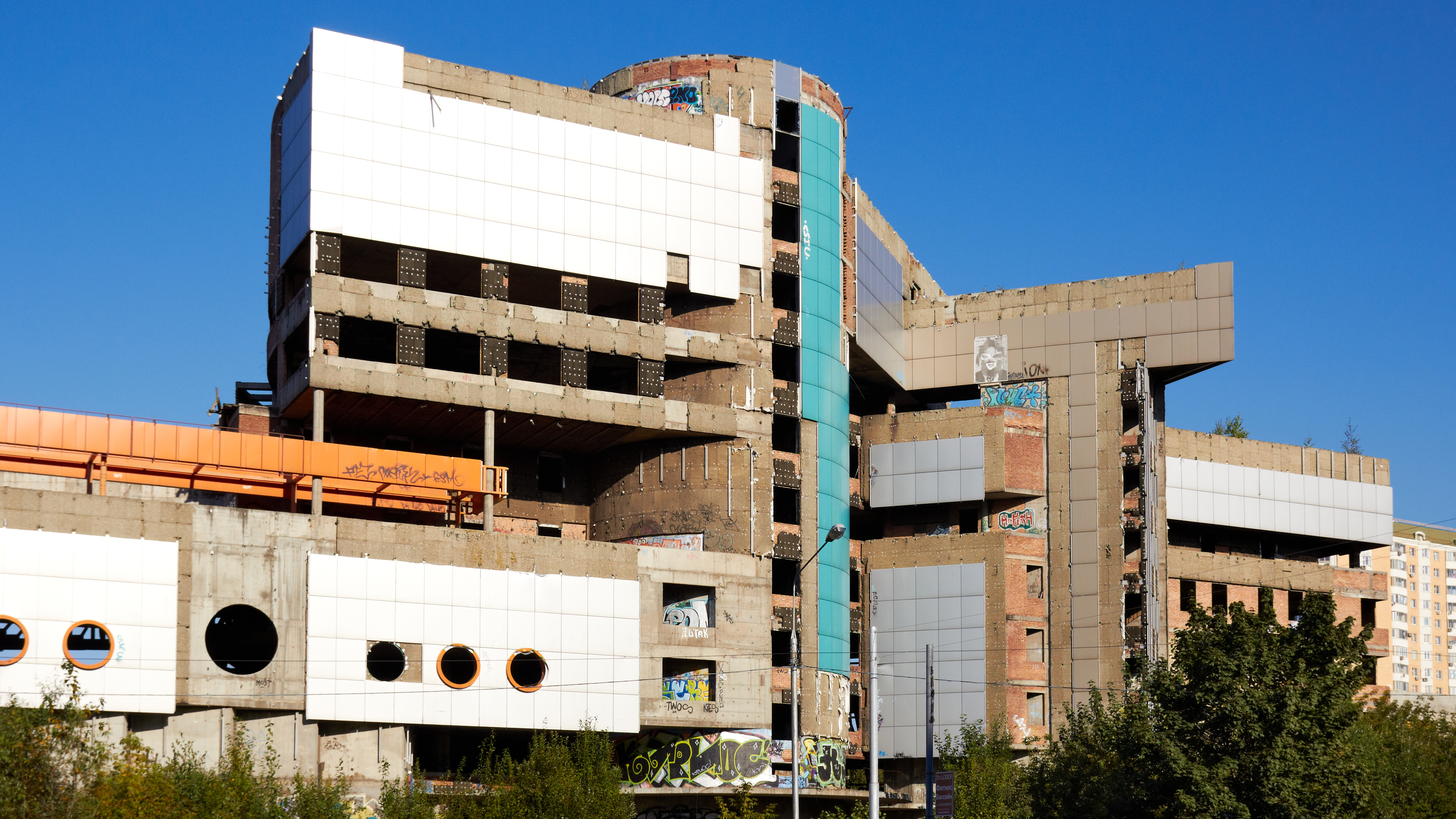 Аквадром - общий вид бетонного гиганта